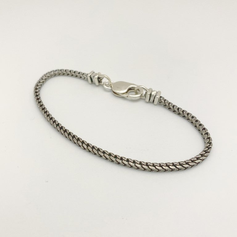 J Braclet-Lirmizrahi