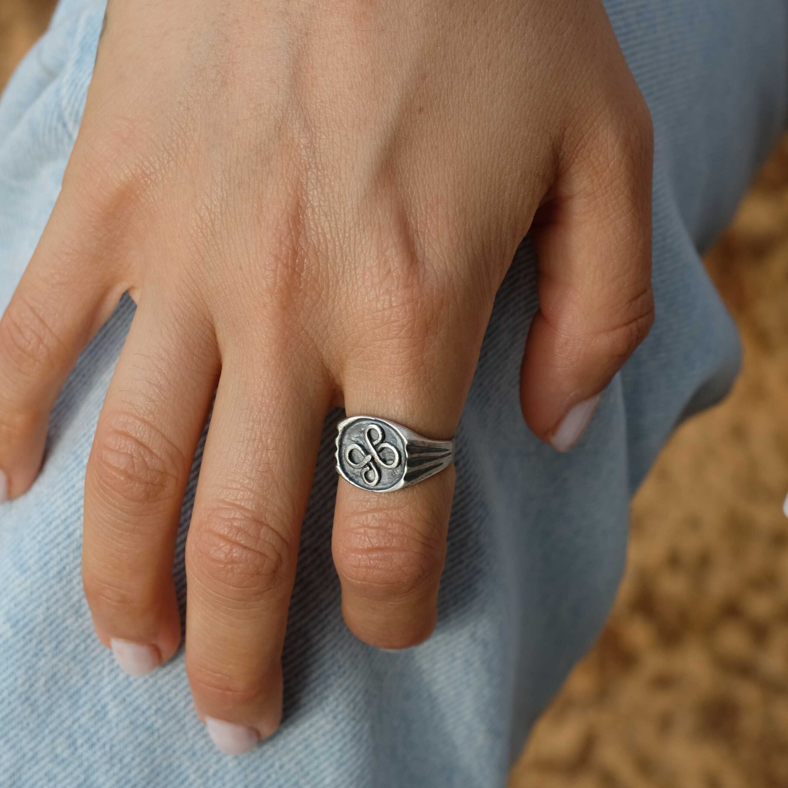 VIVI Ring-Lirmizrahi